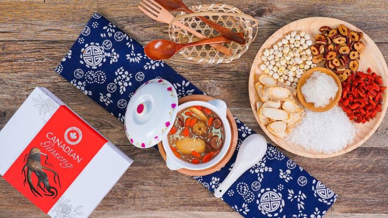 Yến sào bổ máu, có thể tăng cường khí sắc, giúp da hồng hào, tươi tắn hơn